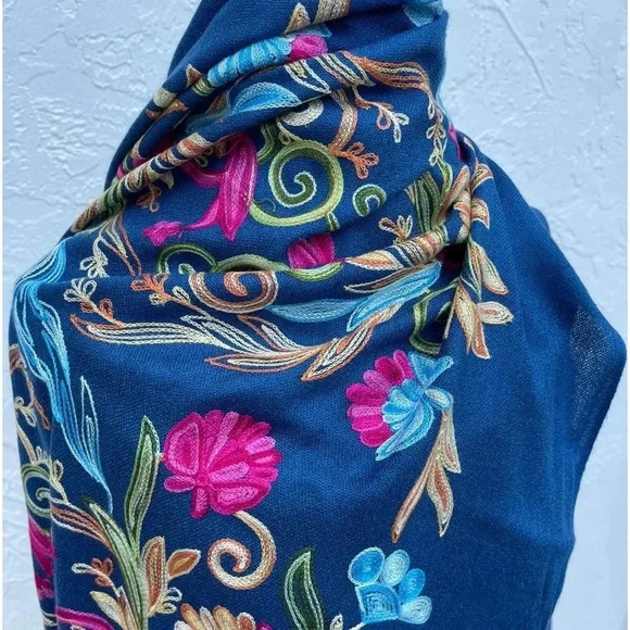 Unbranded Womens Embroidered Flower Scarf Multicolor Sz 29"x33" - Picture 5 of 14